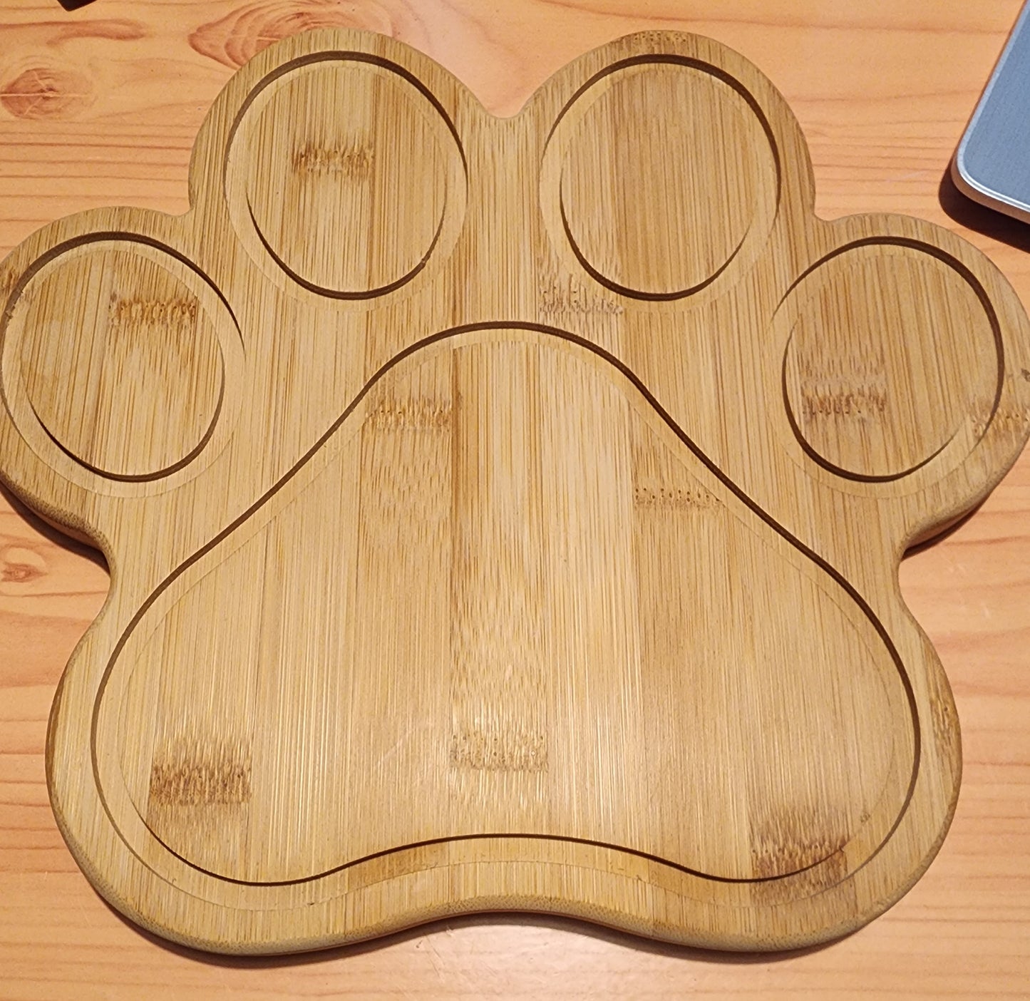 Bamboo shaped tiger paw cutting board