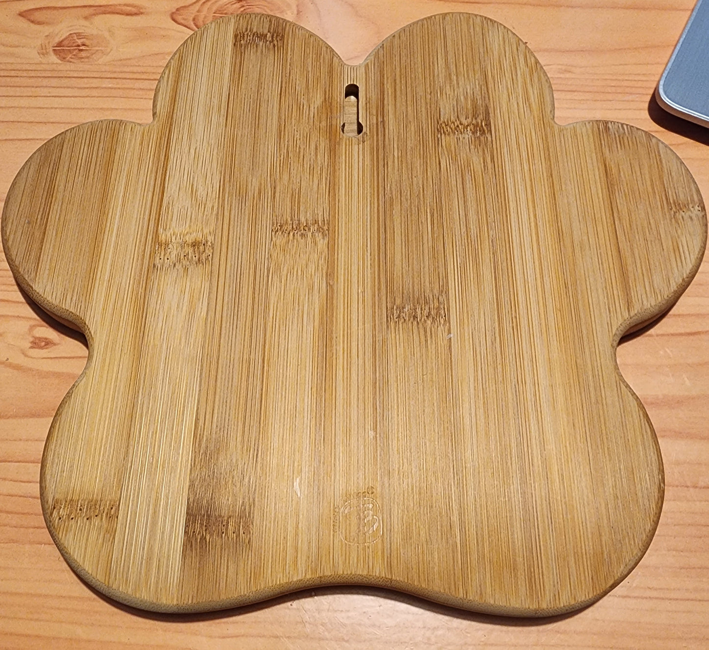 Bamboo shaped tiger paw cutting board